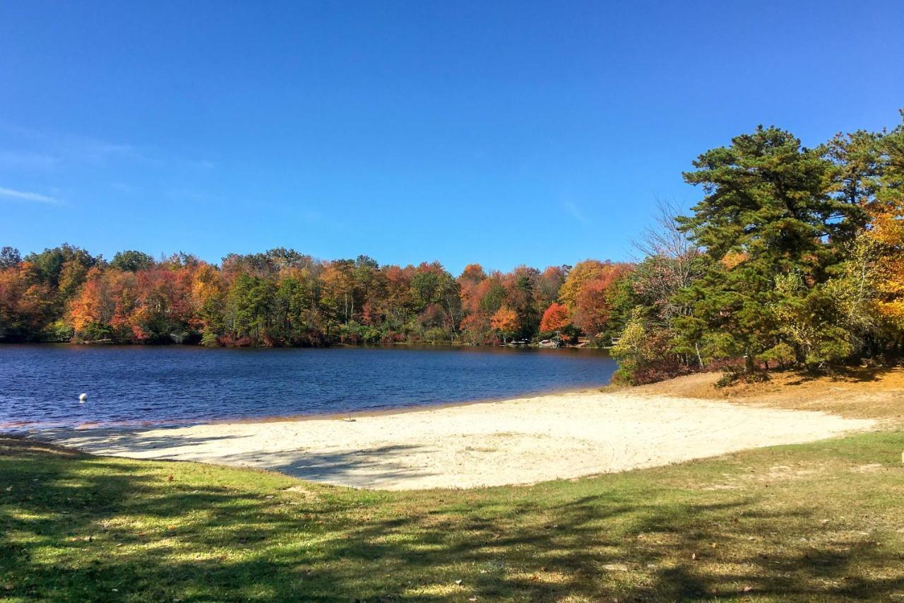 Poconos Home With Private Spa And Fire Pit Long Pond Екстериор снимка
