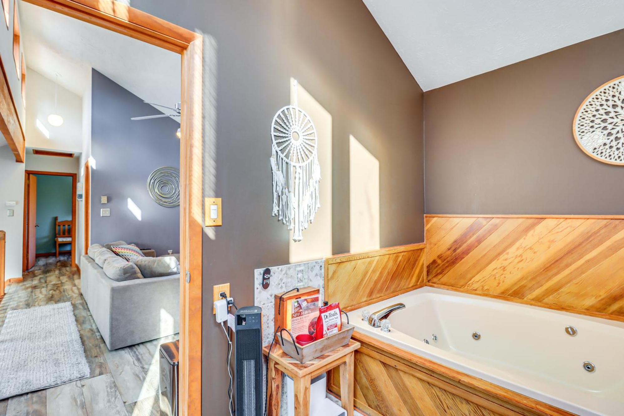 Poconos Home With Private Spa And Fire Pit Long Pond Екстериор снимка