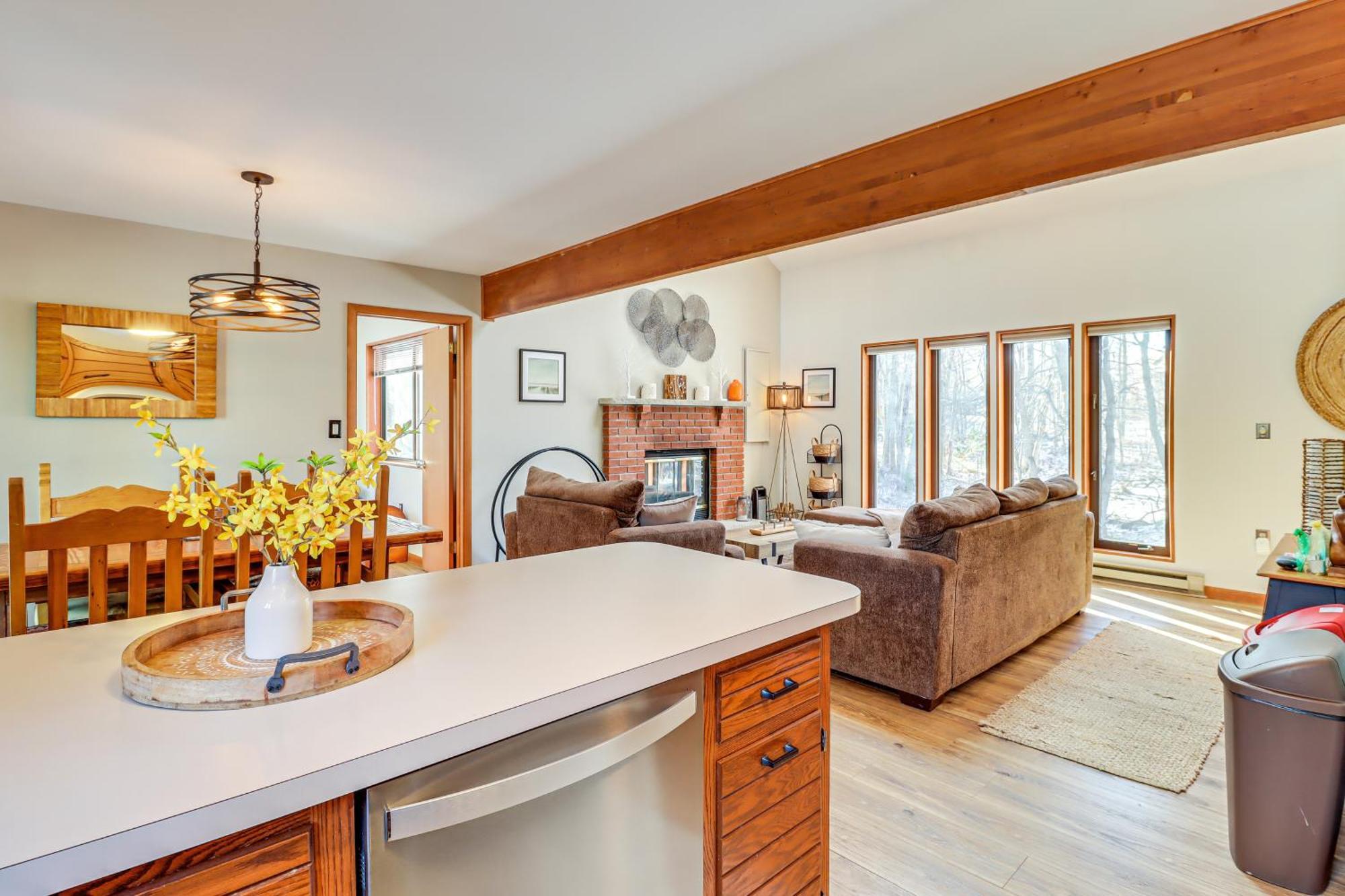 Poconos Home With Private Spa And Fire Pit Long Pond Екстериор снимка