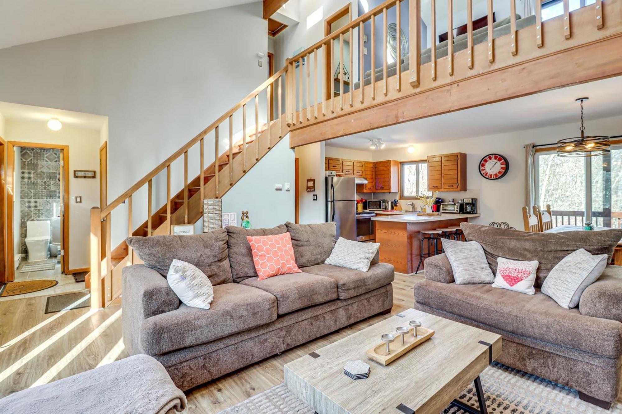 Poconos Home With Private Spa And Fire Pit Long Pond Екстериор снимка