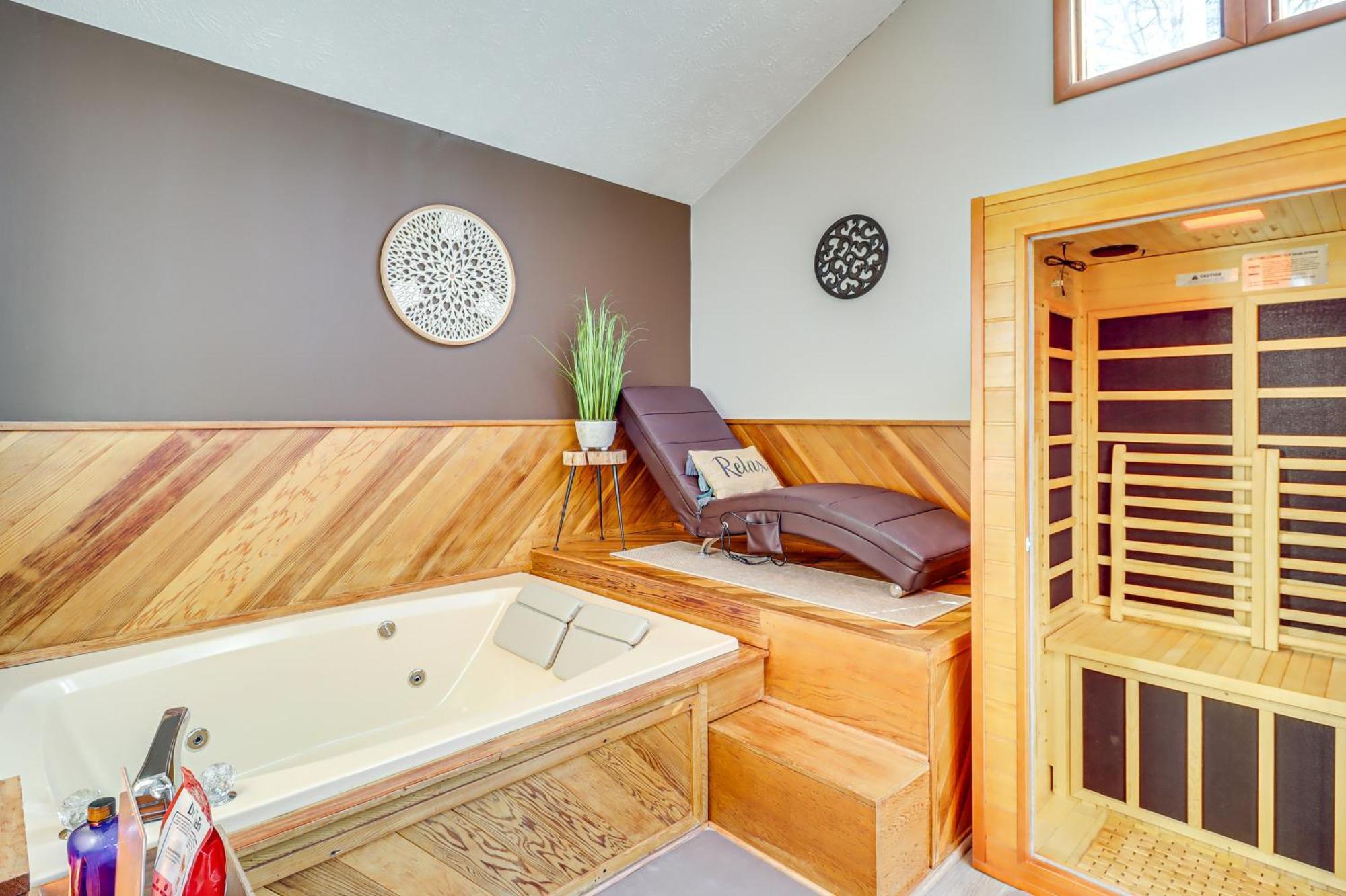 Poconos Home With Private Spa And Fire Pit Long Pond Екстериор снимка