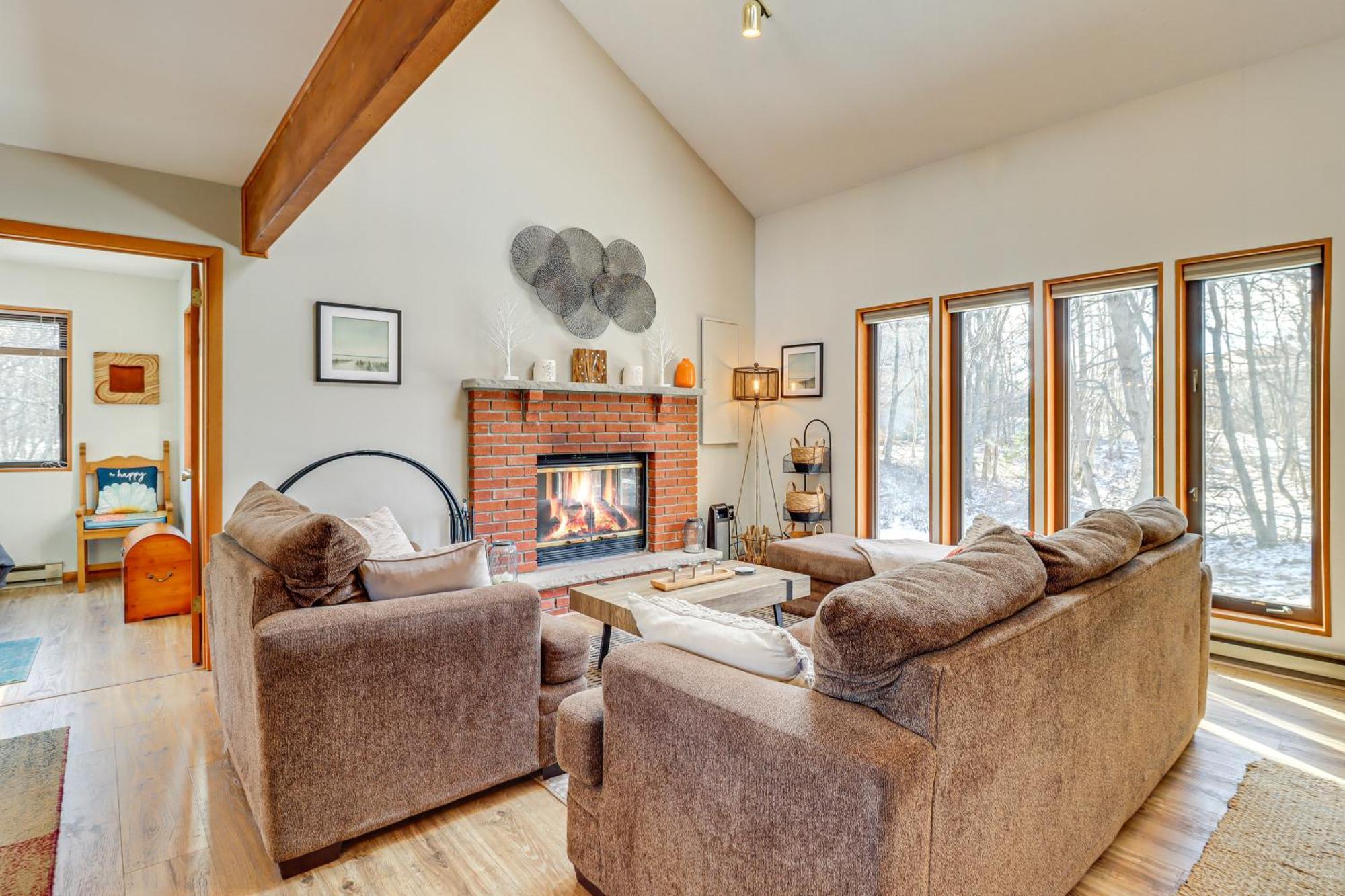 Poconos Home With Private Spa And Fire Pit Long Pond Екстериор снимка