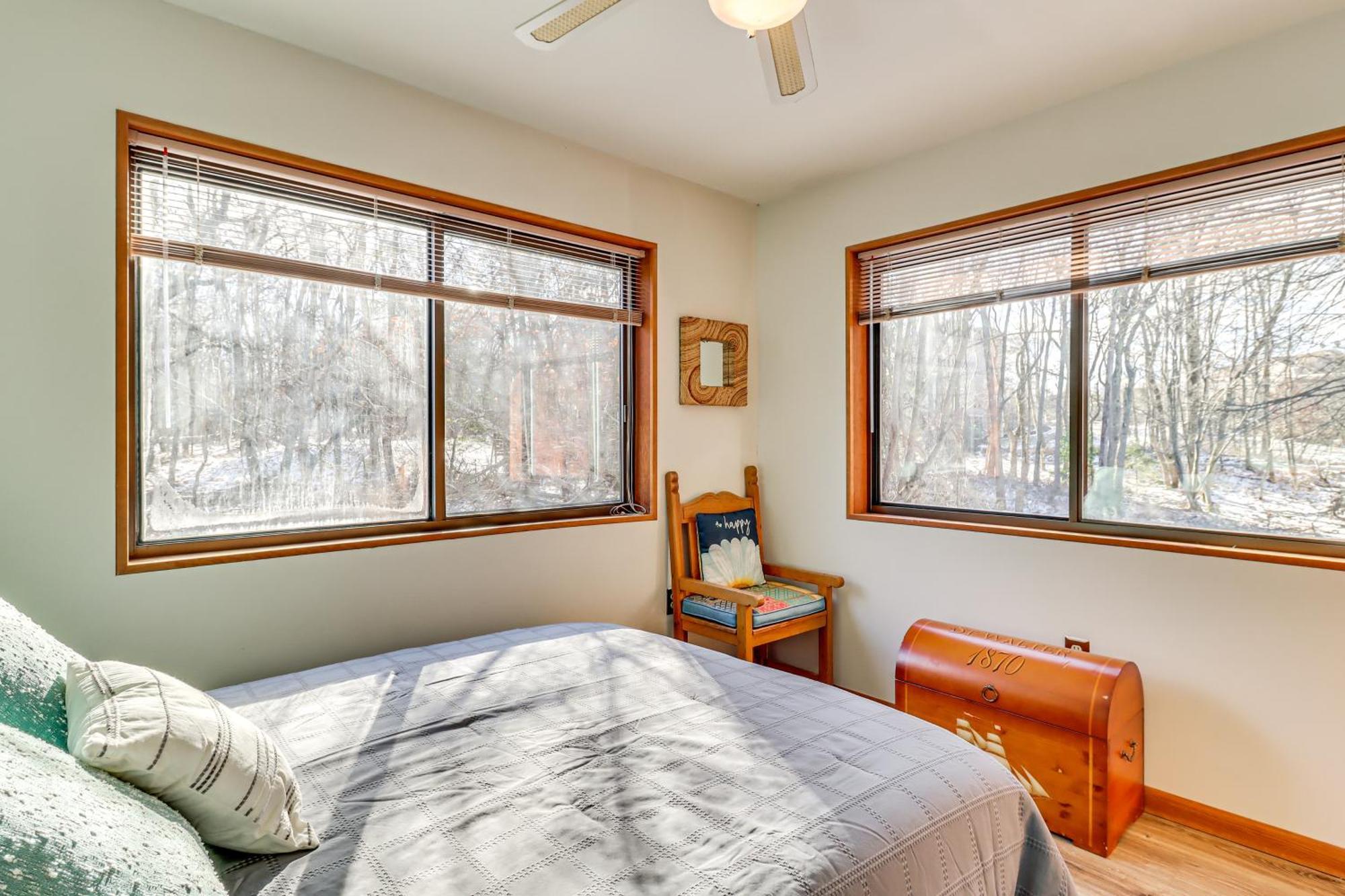 Poconos Home With Private Spa And Fire Pit Long Pond Екстериор снимка